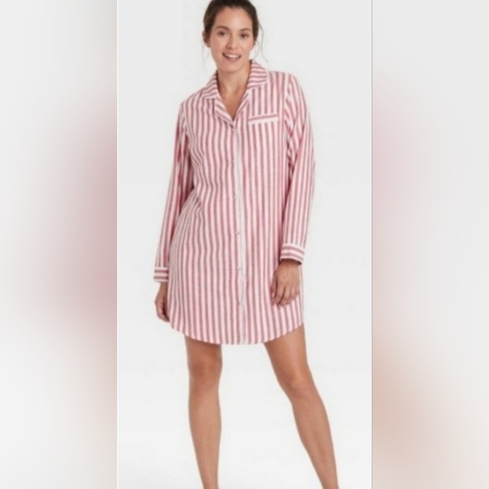 Stars above fade Red and White stripes night gown